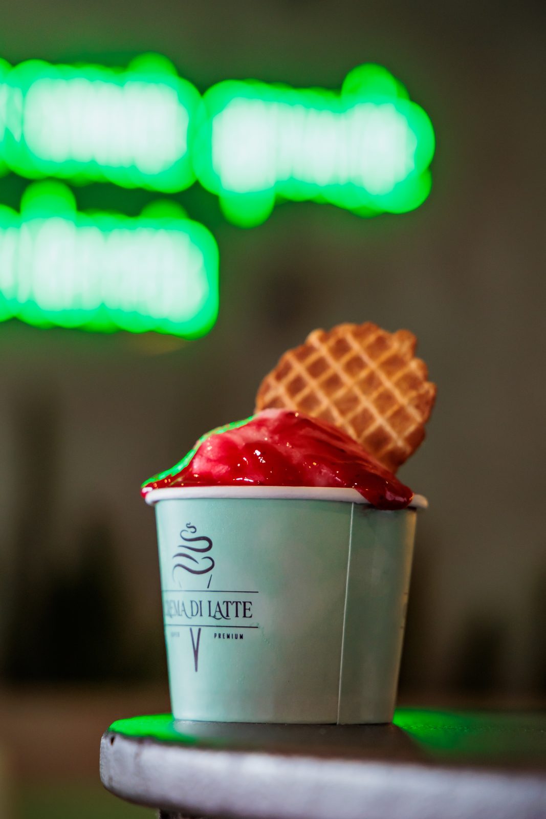 Sorbet vermelho com aparência de fruta fresca